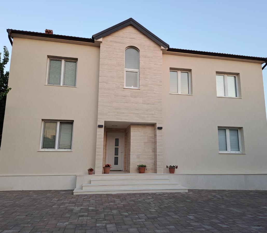 Guesthouse Emma Zadar Exteriör bild